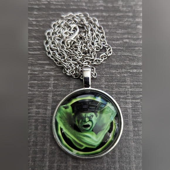 Marvel Hulk Necklace, NWOT - Picture 3 of 3